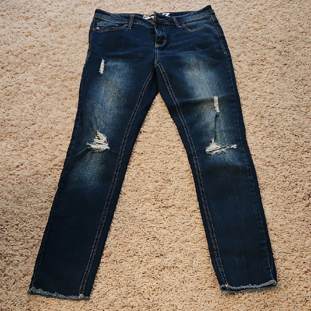 3/$20🎉 Blue Skinny Distressed Jeans with Knee Rips